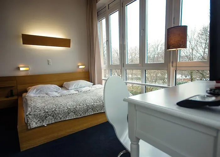 Πανσιόν Midi Parkhotel Mitte 3*